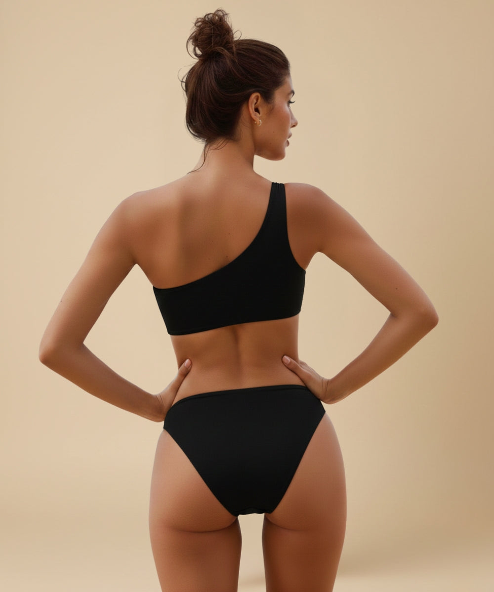 maiô feminino, moda praia, maiô básico, alças finas, peça única, cores neutras, beachwear confortável, estilo minimalista, verão, look praia